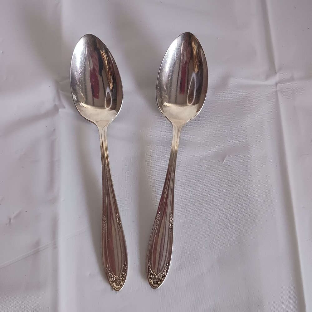 2 Vtg Oneida Diamond Plate Modjeska/Bedford Silverplate Flatware Teaspoons